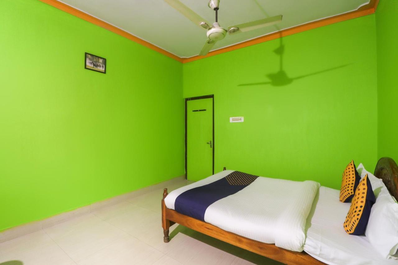 Spot On 65043 Hotel Kalinga Palace Kendrapara Extérieur photo